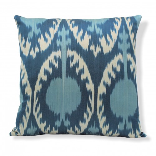 Housse de coussin ikat bleue carrée en soie fait main Housse de coussin ikat bleue carrée en soie fait main