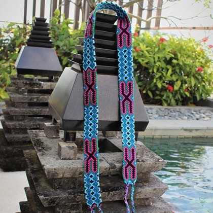 Ceinture tressée main bleu-rose