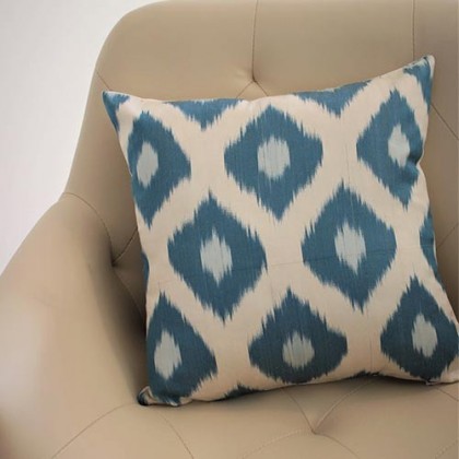 Housse de coussin ikat beige carrée en soie fait main - Casa Nomade