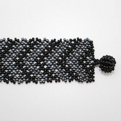 Bracelet zoulou noir et gris en perles de verre tissé main - Casa Nomade