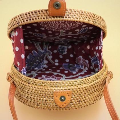 Sac Bali Bag rond en rotin fait main bordeaux - Casa Nomade