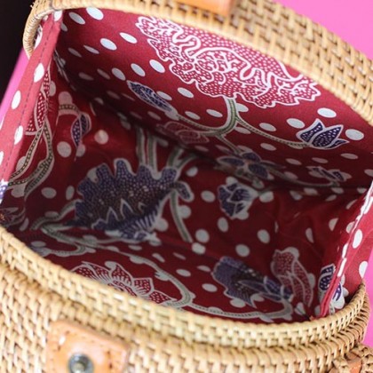 Sac Bali Bag rond en rotin fait main bordeaux - Casa Nomade