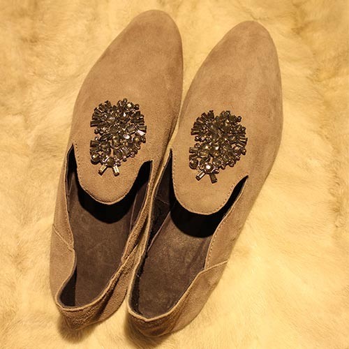 Chaussures en cuir avec broche bijou, fait main - Casa Nomade