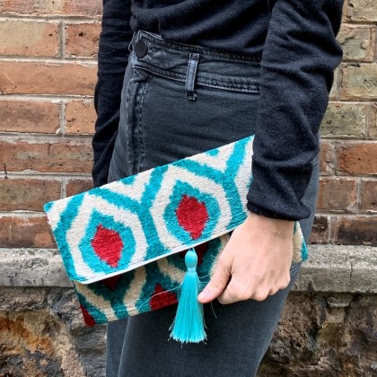 Pochette ikat Kok en velours de soie fait main - Casa Nomade