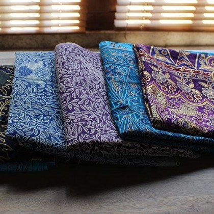 Sarong traditionnel batik ramage bleu en coton - Casa Nomade