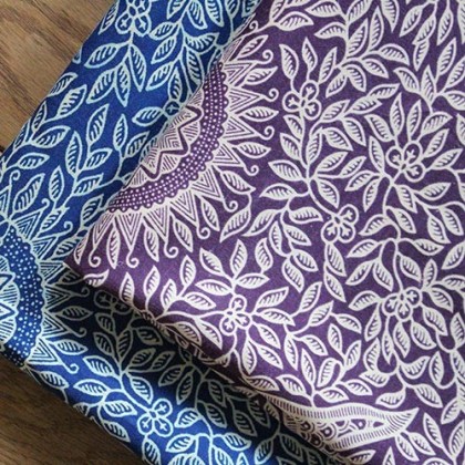 Sarong traditionnel batik ramage violet en coton - Casa Nomade