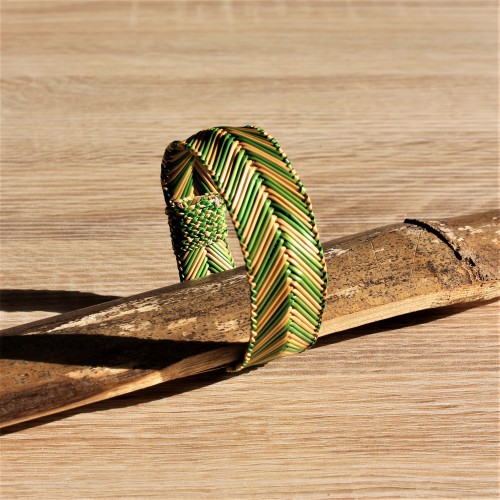 Bracelet vert clair en rotin tissé main Bracelet vert clair en rotin tissé main