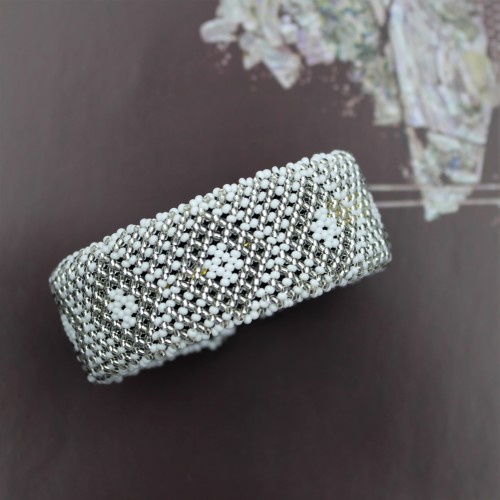 Bracelet zoulou rigide blanc en perles de verre tissé main Bracelet zoulou rigide blanc en perles de verre tissé main