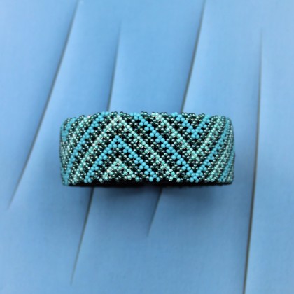 Bracelet zoulou rigide bleu en perles de verre tissé main - Casa Nomade