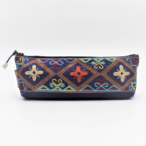 Trousse brodée violette Trousse brodée violette
