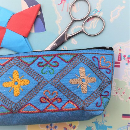 Trousse en coton brodée bleue - Casa Nomade