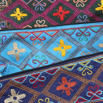 Trousse en coton brodée bleue - Casa Nomade