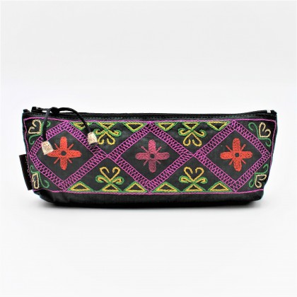 Trousse brodée verte