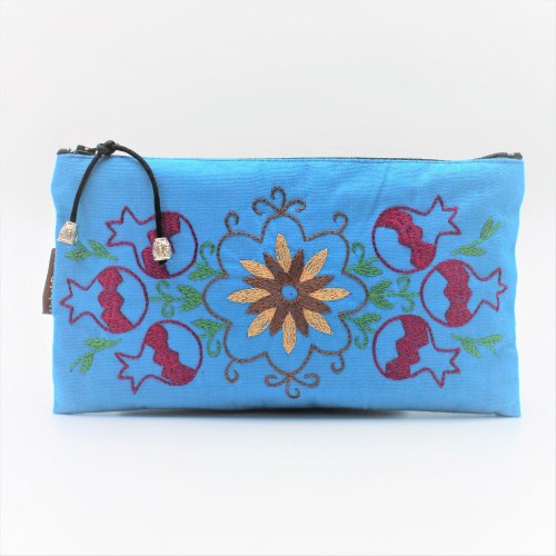 pochette en coton brodée bleue pochette en coton brodée bleue
