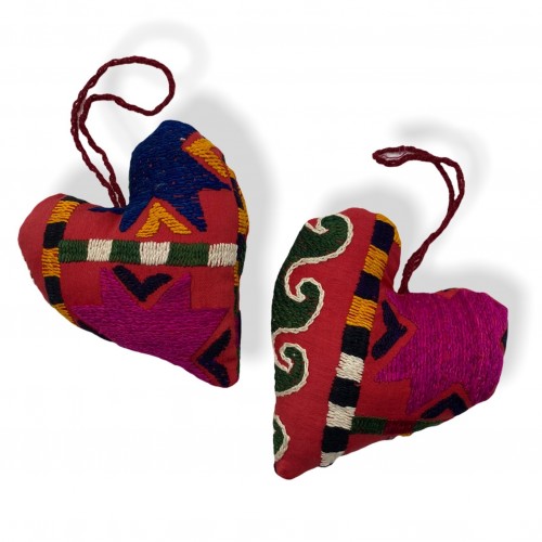 Duo coeurs décoratifs foam suzani vintage - Casa Nomade Duo coeurs décoratifs foam suzani vintage - Casa Nomade