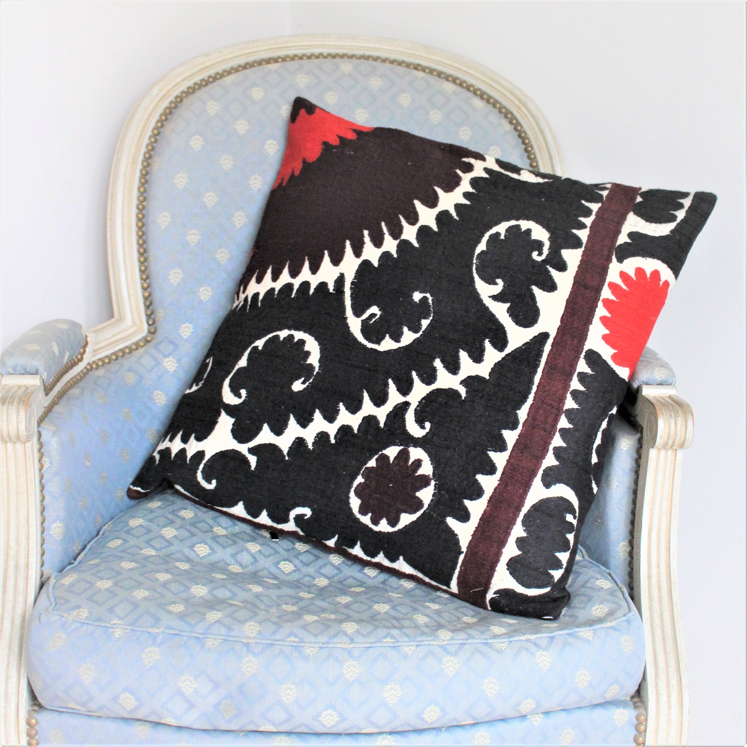 Housse De Coussin Suzani Lakai – Broderie Main Traditionnelle, 50x45cm, Azerbaïdjan