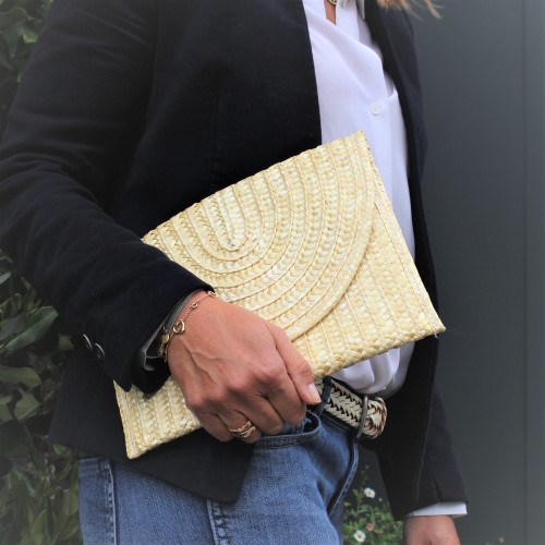 Pochette en paille tissée main rabat arrondi - Casa Nomade