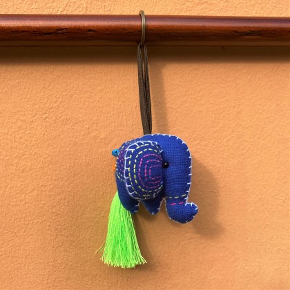 Éléphant décoratif brodé bleu foncé - Casa Nomade