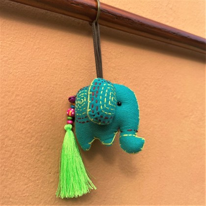 Éléphant décoratif brodé vert - Casa Nomade