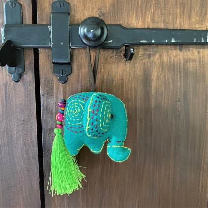 Éléphant décoratif brodé vert - Casa Nomade