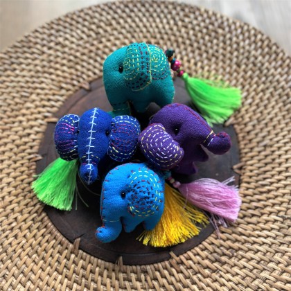 Éléphant décoratif brodé turquoise - Casa Nomade