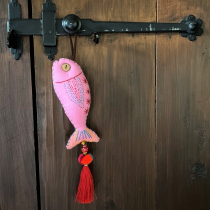 Poisson décoratif brodé rose - Casa Nomade