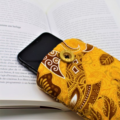 Étui téléphone portable batik ocre cousu main - Casa Nomade