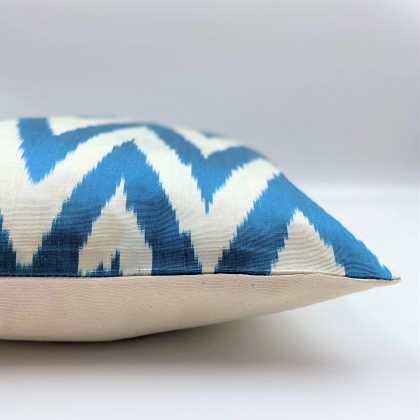 Housse de coussin ikat Zigzag carrée en soie fait main - Casa Nomade