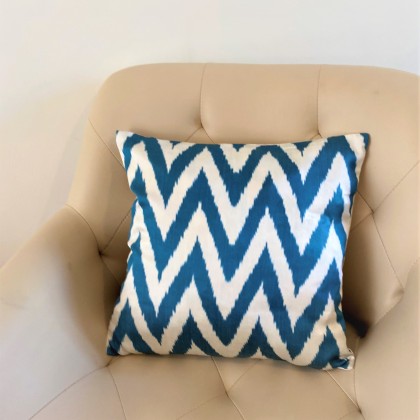 Housse de coussin ikat Zigzag carrée en soie fait main - Casa Nomade