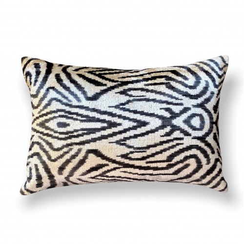 Housse de coussin ikat noir en velours de soie fait main Housse de coussin ikat noir en velours de soie fait main