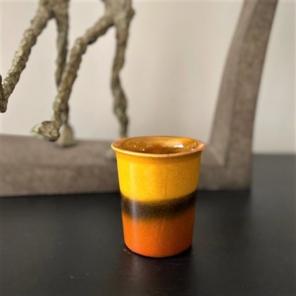 Verre en céramique ocre fait main