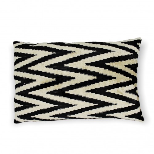 Housse de coussin ikat Zigzag noir en velours de soie fait main - Casa Nomade