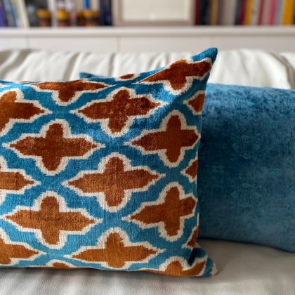 Housse de coussin ikat Tabac en velours de soie fait main - Casa Nomade