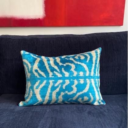 Housse de coussin ikat Zèbre bleu en velours de soie fait main - Casa Nomade