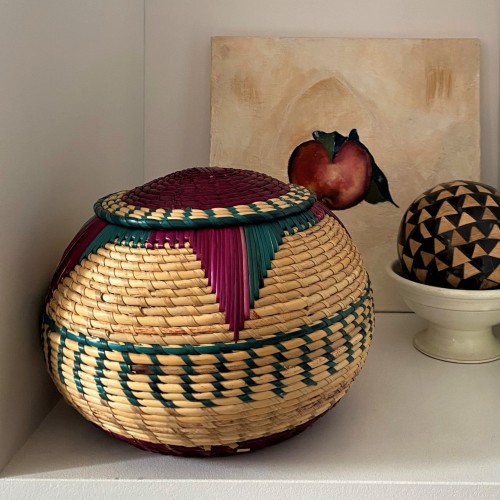 Panier rond en paille tressée fait main Panier rond en paille tressée fait main