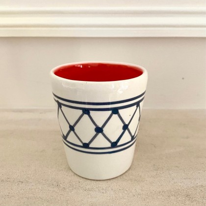 Tasse en faïence faite main rouge