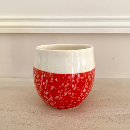 Tasse à café en faïence faite main (rouge mouchetée) - Casa Nomade