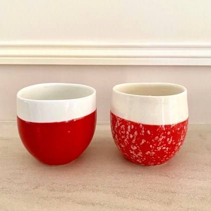 Tasse à café en faïence faite main (rouge mouchetée) - Casa Nomade