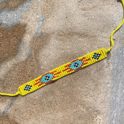Bracelet jaune en perles de verre tissé main - Casa Nomade