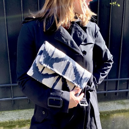 Pochette ikat Zebra en velours de soie - Casa Nomade