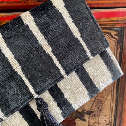 Pochette ikat Chiziq en velours de soie fait main - Casa Nomade