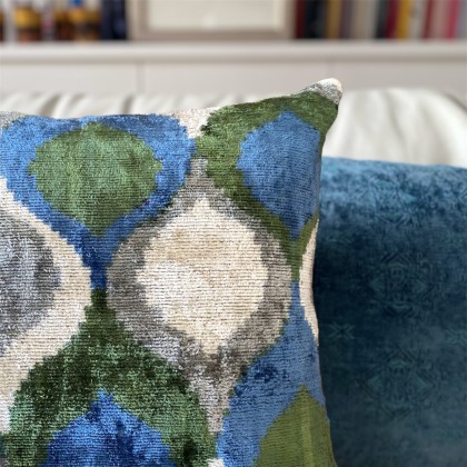 Housse de coussin ikat Grenade en velours de soie fait main - Casa Nomade