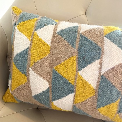 Housse de coussin margoum en laine fait main motif triangle - Casa Nomade