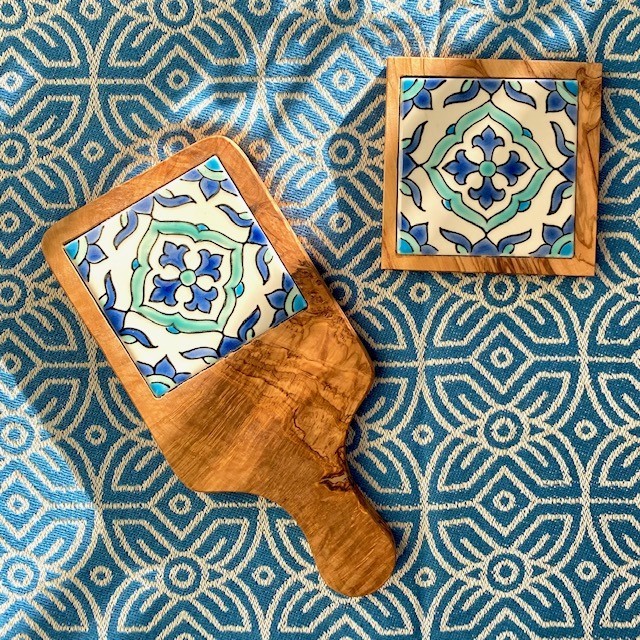 Dessous De Plat Rond En Bois Et Faïence – Vintage Multicolore, état BE