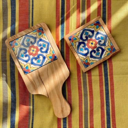 Dessous de plat en bois d’olivier et faïence - Casa Nomade
