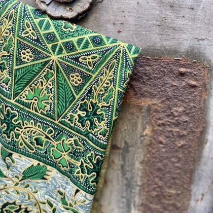 Sarong traditionnel batik Mérak kaki en coton - Casa Nomade