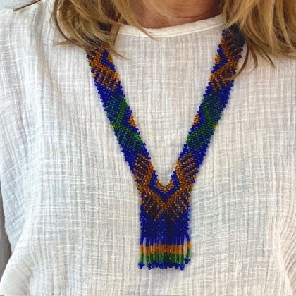 Collier zoulou Azure en perles de verre tissé main - Casa Nomade