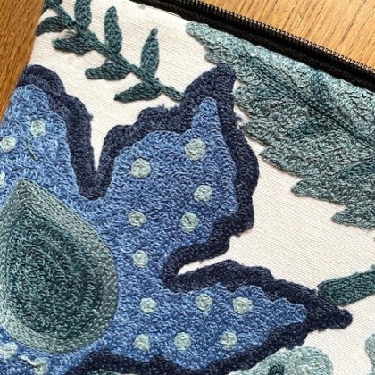 Grande pochette zippée en coton brodé Katni - Casa Nomade