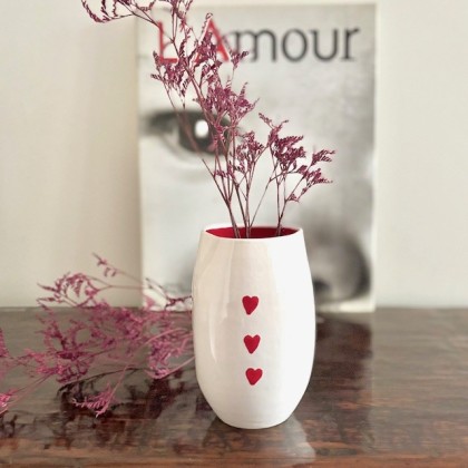 Vase pincé en faïence "Trois p'tits Coeurs" fait main - Casa Nomade