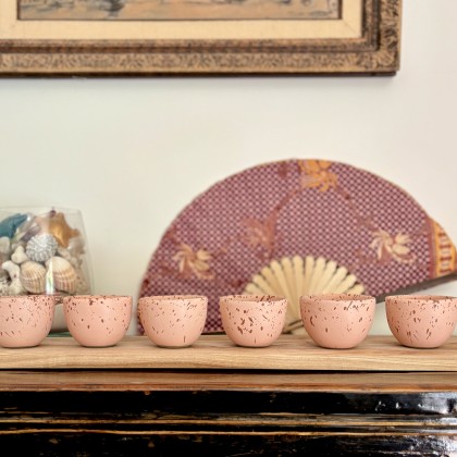 Tasse mouchetée saumon en grès faite main - Casa Nomade